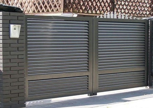 Распашные ворота жалюзи с типом заполнения Люкс 2500х1800 мм  в  Геленджик! по низким ценам